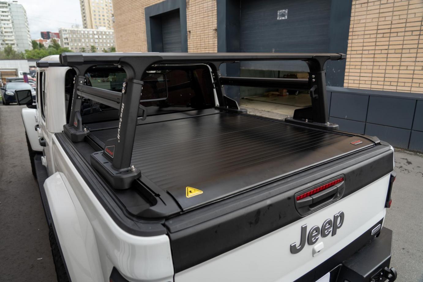Электрическая крышка кузова на Jeep Gladiator