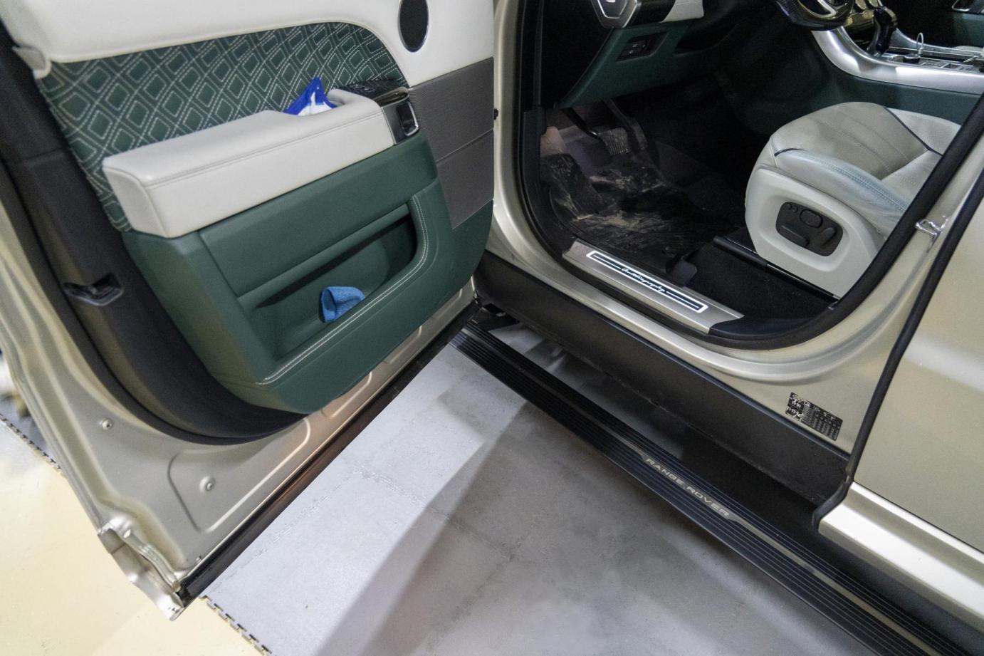 Range Rover Sport с электропорогами ATS