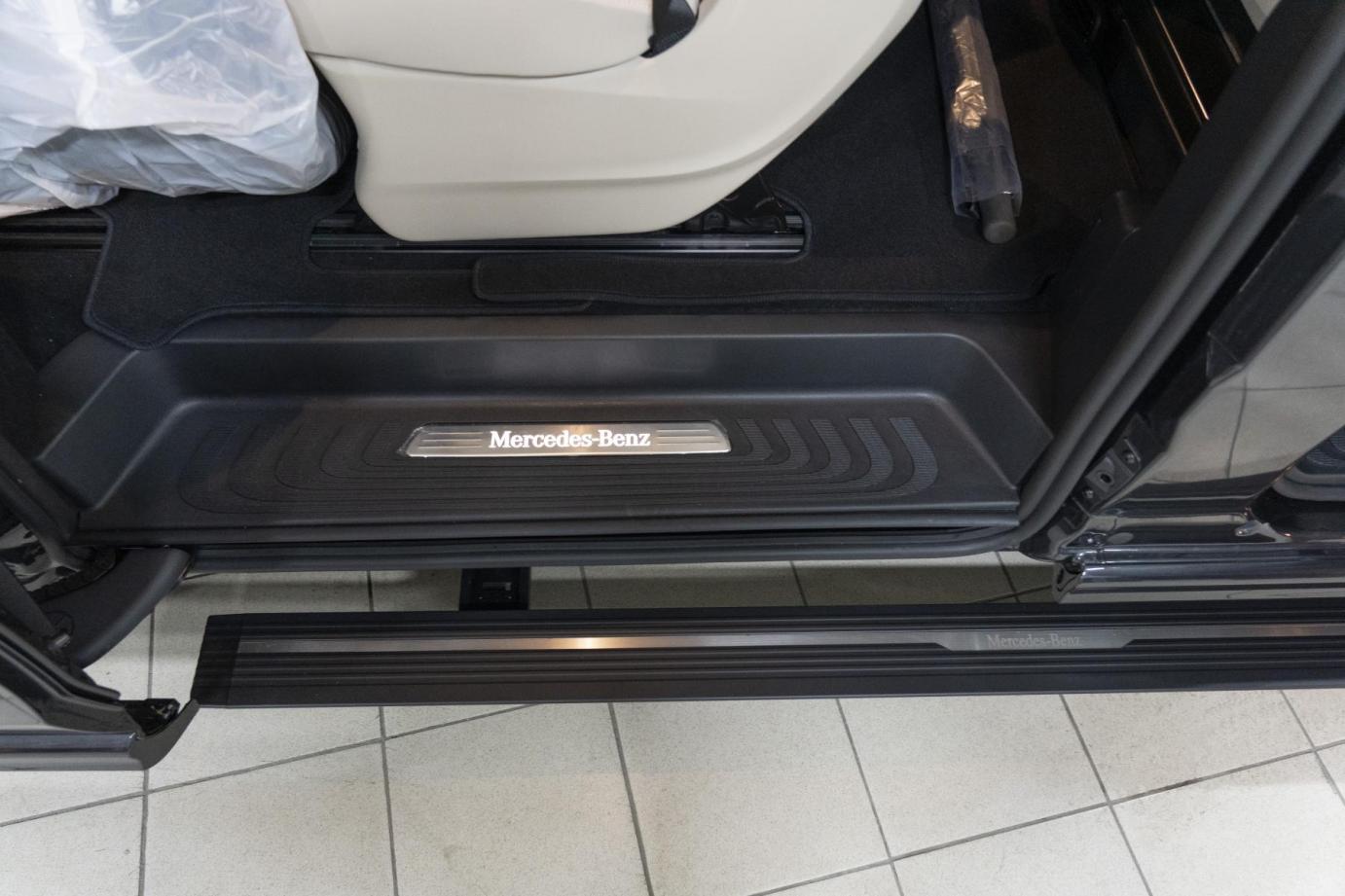Новый Mercedes V-class с выдвижными электропорогами ATS Новый Mercedes V-class с выдвижными электропорогами ATS
