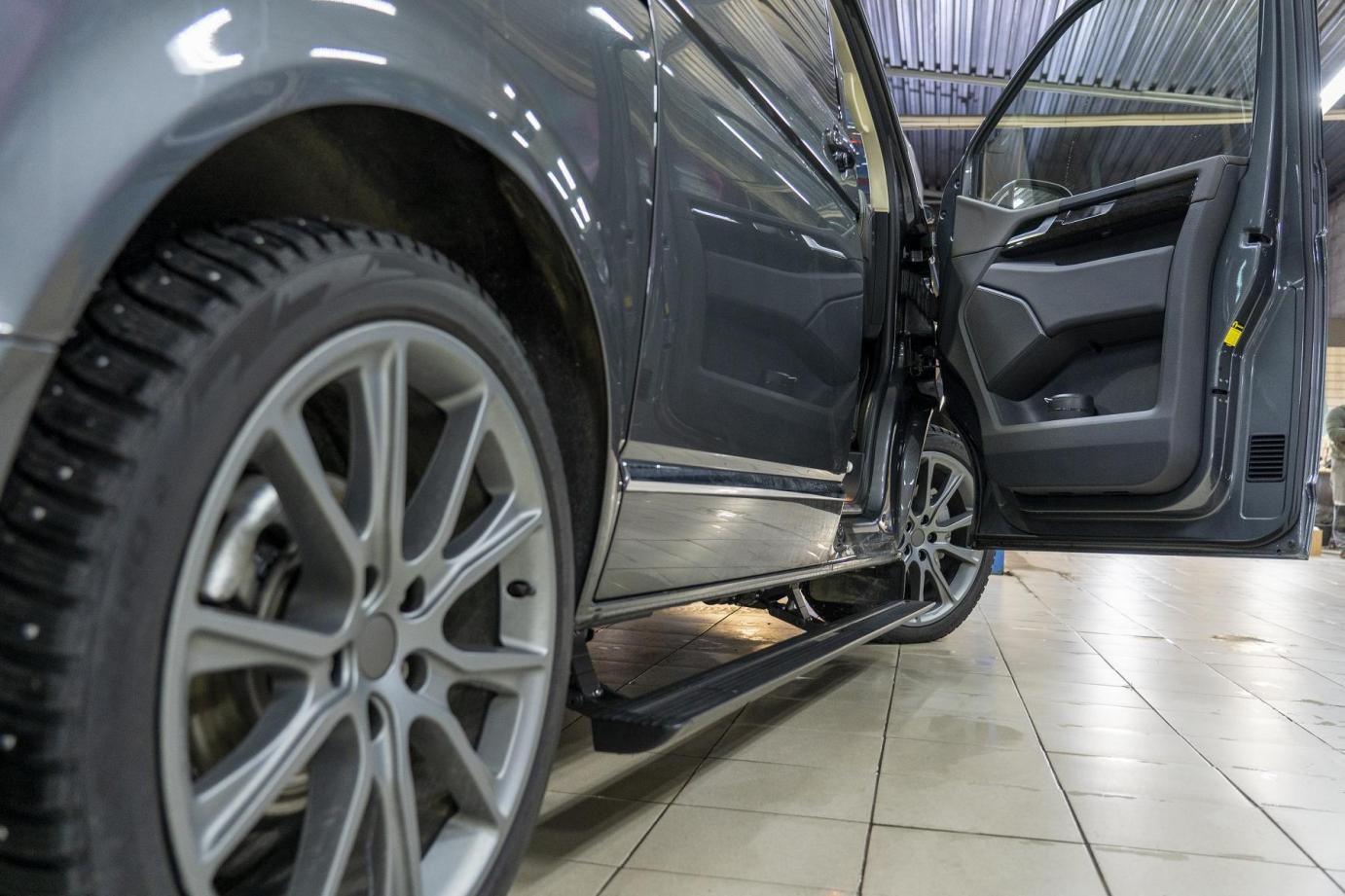 Volkswagen Multivan T6 установка выдвижных порогов ATS