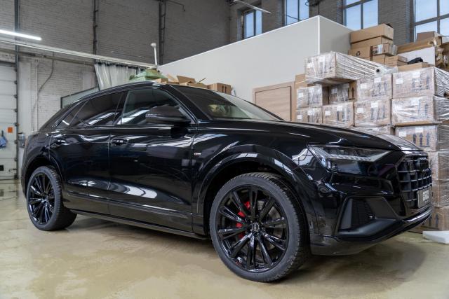 Выдвижные электрические пороги ATS на Audi Q8