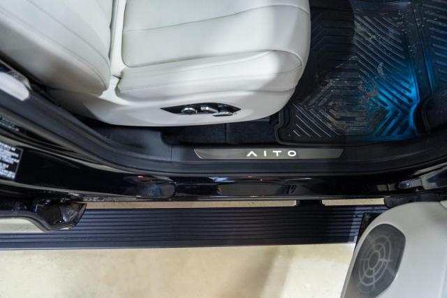 Выдвижные электрические пороги ATS на Aito M7