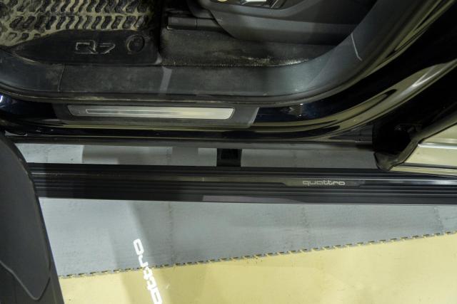Выдвижные электрические пороги ATS на  Audi Q7 2015 - 2019