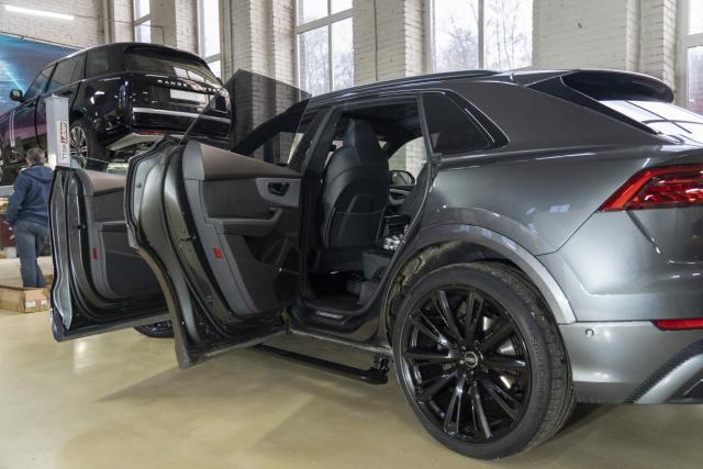 Выдвижные электрические пороги ATS на Audi Q8
