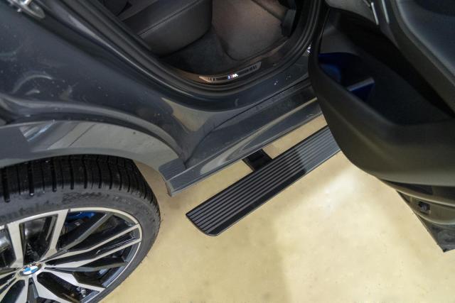 Выдвижные электрические пороги ATS на BMW X6 G06