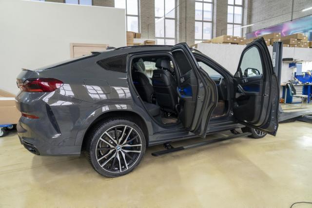 Выдвижные электрические пороги ATS на BMW X6 G06