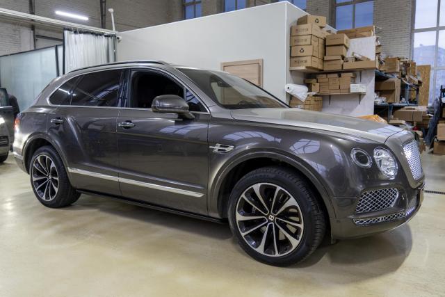 Выдвижные электрические пороги ATS на Bentley Bentayga
