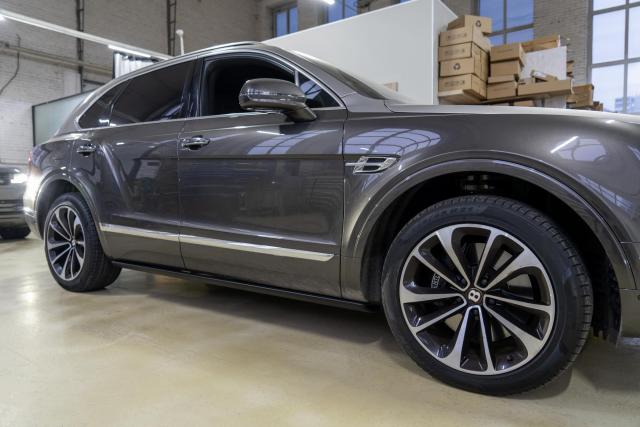 Выдвижные электрические пороги ATS на Bentley Bentayga