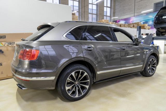 Выдвижные электрические пороги ATS на Bentley Bentayga