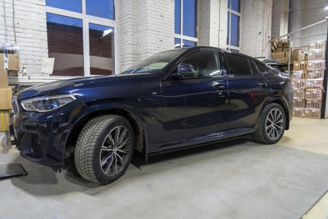 Выдвижные электрические пороги ATS на BMW X6 G06