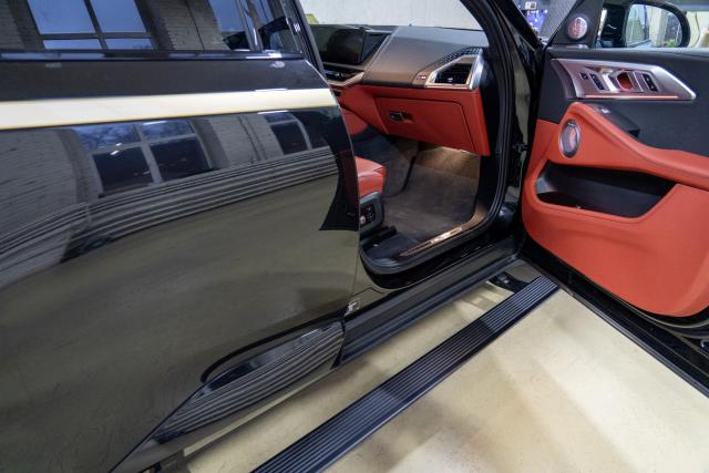 Выдвижные электрические пороги ATS на BMW XM