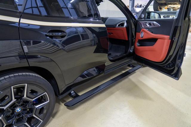 Выдвижные электрические пороги ATS на BMW XM