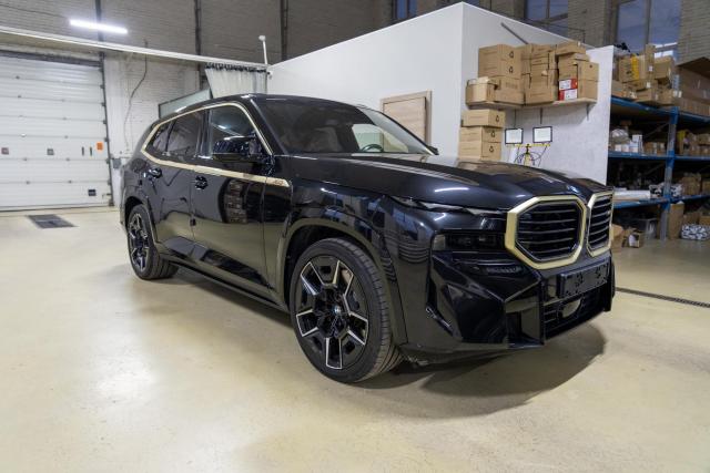 Выдвижные электрические пороги ATS на BMW XM