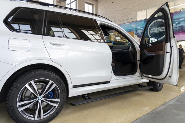 Выдвижные электрические пороги ATS на BMW X7 G07