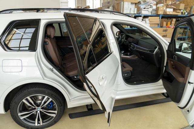 Выдвижные электрические пороги ATS на BMW X7 G07