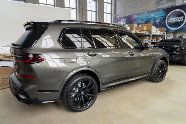Выдвижные электрические пороги ATS на BMW X7 I (G07) Рестайлинг