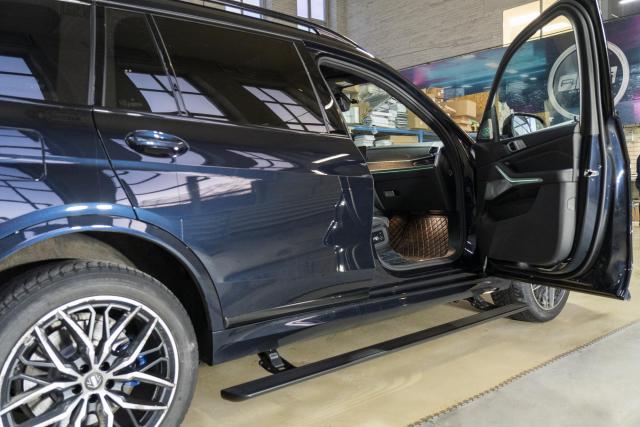 Выдвижные электрические пороги ATS на BMW X7 G07