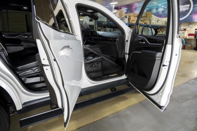 Установка выдвижных электропорогов ATS на Cadillac Escalade V