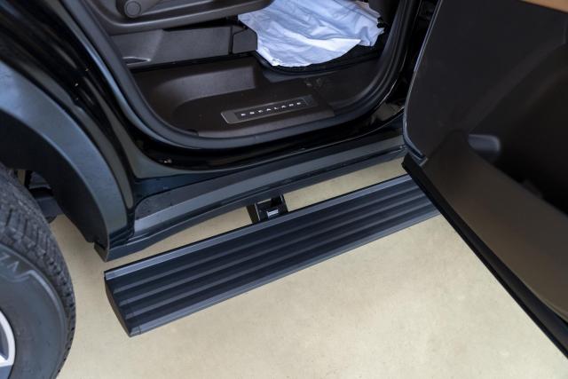 Установка выдвижных электропорогов ATS на Cadillac Escalade V