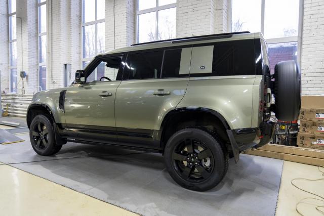 Установка выдвижных электропорогов ATS на Land Rover Defender