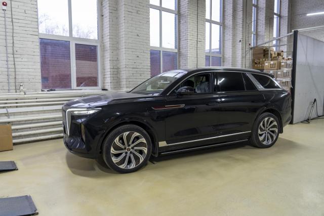Выдвижные электрические пороги на  HONGQI E-HS9