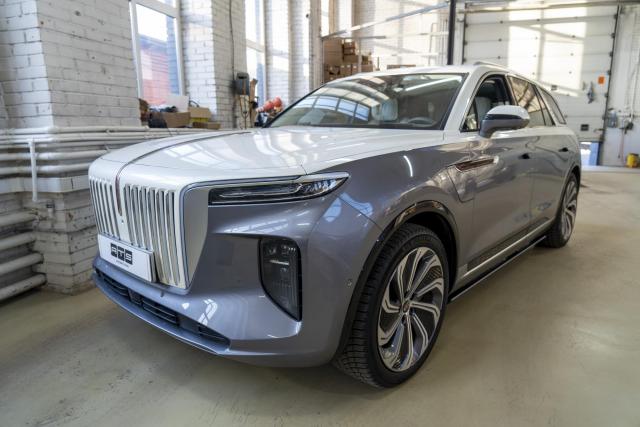 Выдвижные электрические пороги на  HONGQI E-HS9