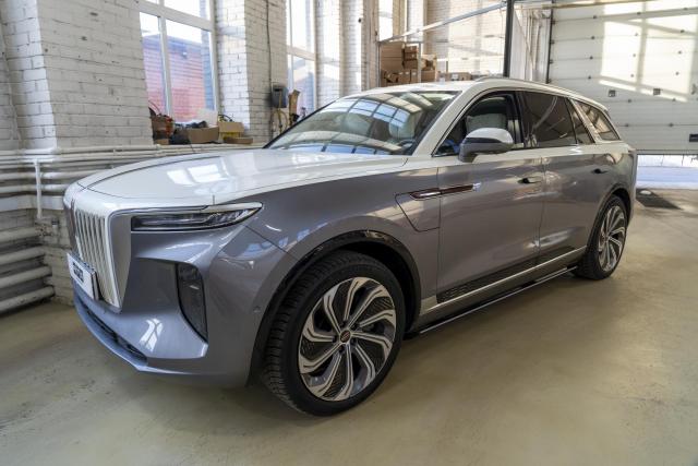 Выдвижные электрические пороги на  HONGQI E-HS9
