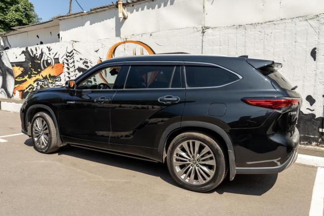 Выдвижные электрические пороги ATS на Toyota Highlander