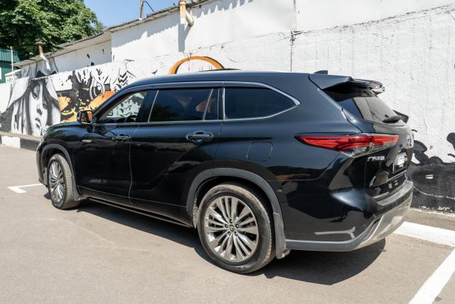 Выдвижные электрические пороги ATS на Toyota Highlander