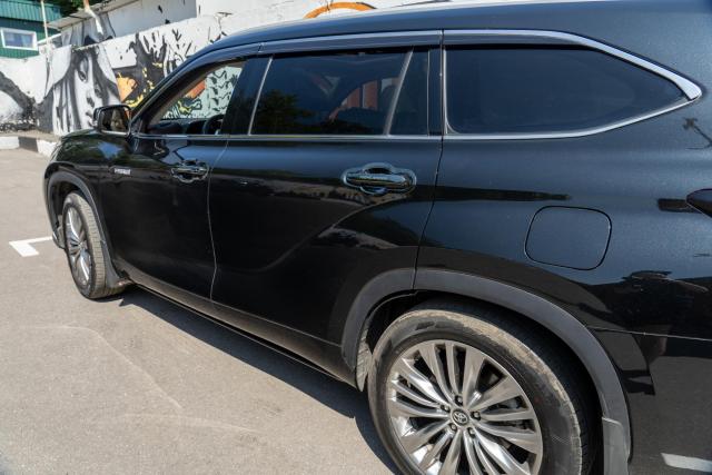 Выдвижные электрические пороги ATS на Toyota Highlander