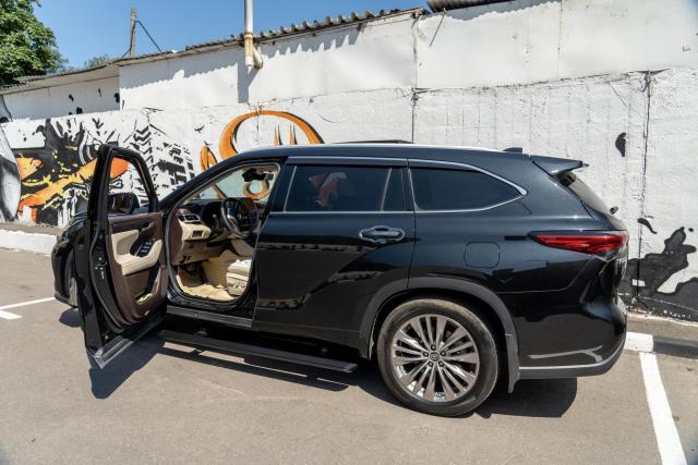 Выдвижные электрические пороги ATS на Toyota Highlander