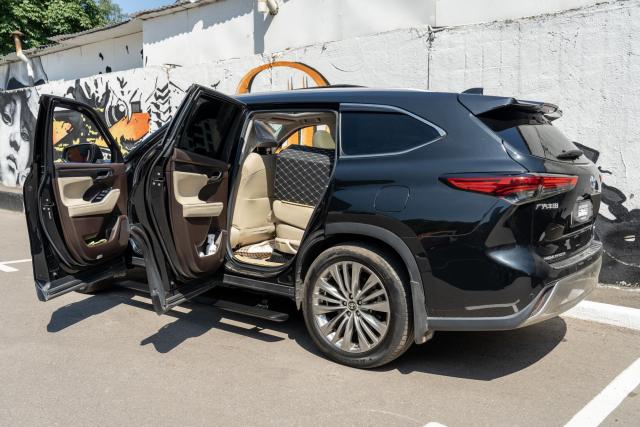 Выдвижные электрические пороги ATS на Toyota Highlander