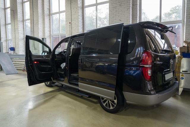 Выдвижные электрические пороги ATS на Hyundai Starex H1