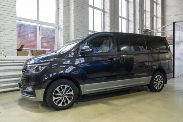Выдвижные электрические пороги ATS на Hyundai Starex H1