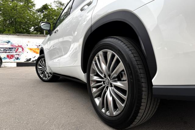 Выдвижные электрические пороги ATS на Toyota Highlander