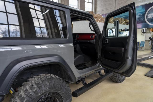 Установка выдвижных электропорогов ATS на Jeep Wrangler 3d