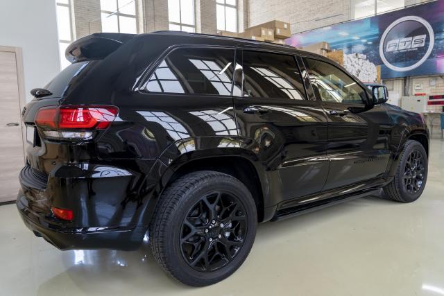 Выдвижные электрические пороги ATS на Jeep Grand Cherokee
