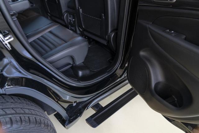 Выдвижные электрические пороги ATS на Jeep Grand Cherokee