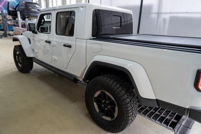 Выдвижные электрические пороги ATS на Jeep Gladiator