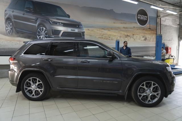 Выдвижные электрические пороги ATS на Jeep Grand Cherokee