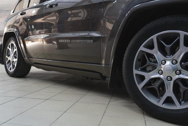 Выдвижные электрические пороги ATS на Jeep Grand Cherokee