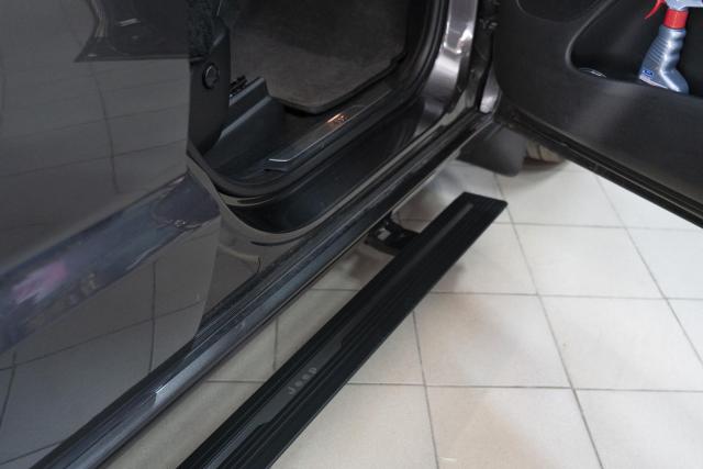 Выдвижные электрические пороги ATS на Jeep Grand Cherokee