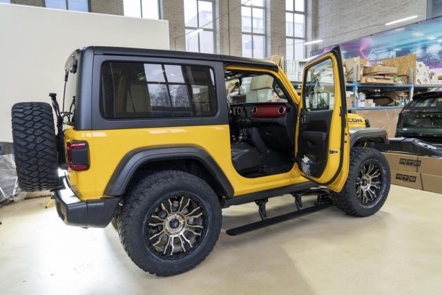 Установка выдвижных электропорогов ATS на Jeep Wrangler 3d