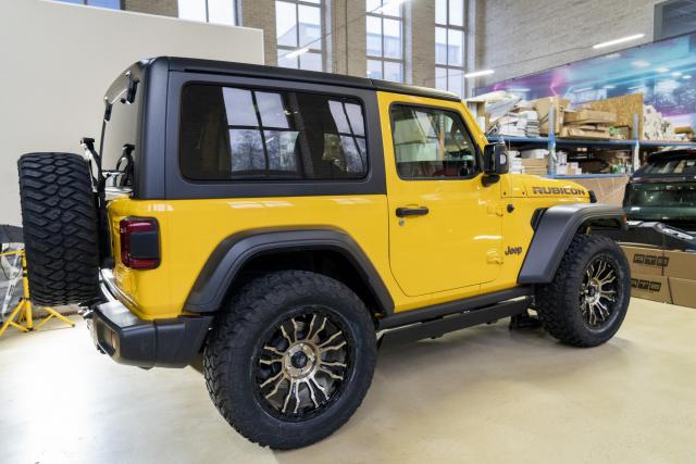 Установка выдвижных электропорогов ATS на Jeep Wrangler 3d