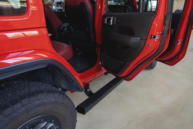 Установка выдвижных электропорогов ATS на Jeep Wrangler
