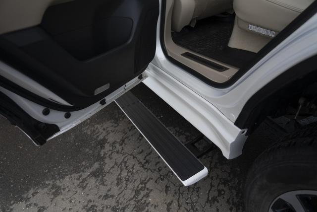 Выдвижные электрические пороги ATS на Toyota Land Cruiser 300