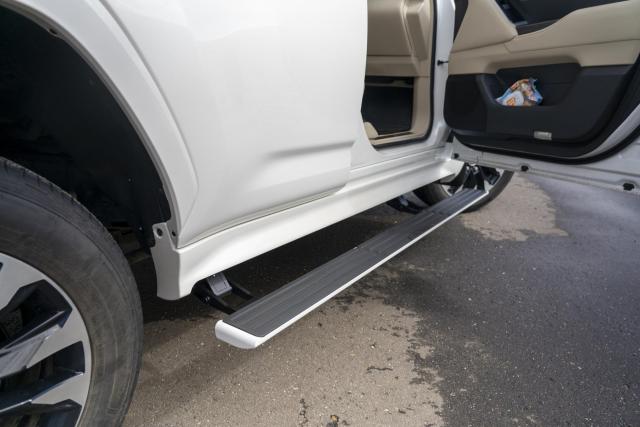 Выдвижные электрические пороги ATS на Toyota Land Cruiser 300