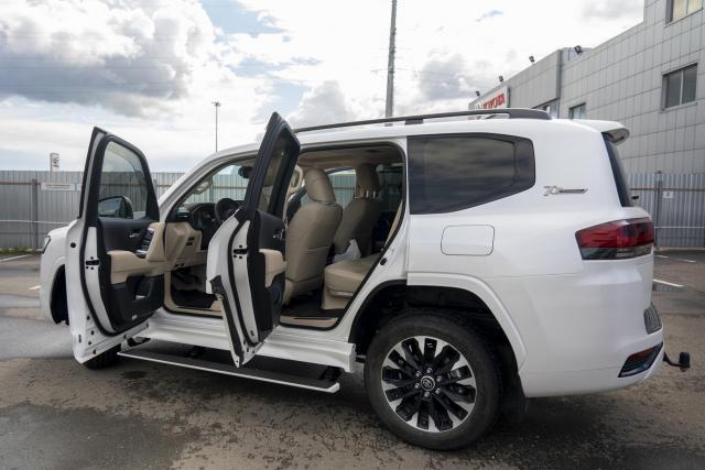 Выдвижные электрические пороги ATS на Toyota Land Cruiser 300