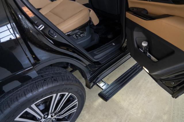 Выдвижные электрические пороги ATS на Lexus LX500