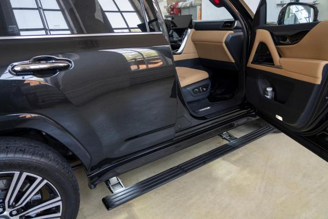 Выдвижные электрические пороги ATS на Lexus LX500